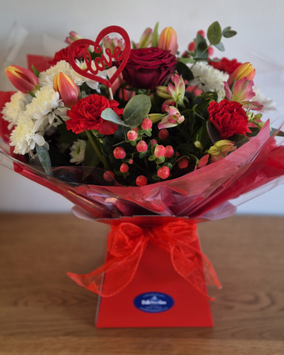 Be mine - Valentines - A lovely valentines flower arrangement to make your special someone smile.